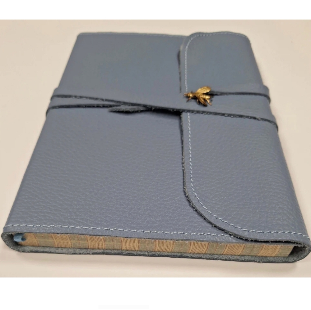 ❤️BUY 2 GET 1 FREE Avio Leather Journal with lace,Brass Bee ornament,IVORY edges - Picture 3 of 9